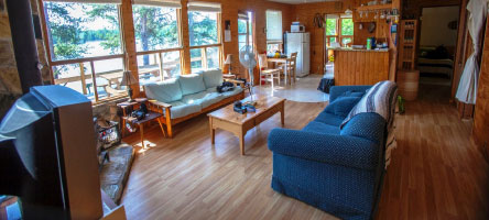 cloverleaf-island-living-room