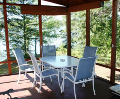 sunset-point-cabin-dining